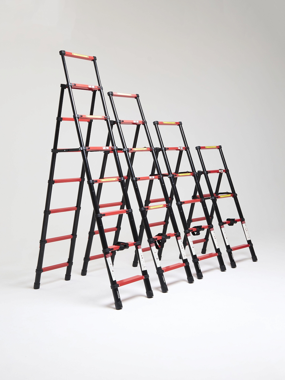 Лестница стремянка телескопическая WORKY BLACK 4+5 ступеней 1,1м+1,4м