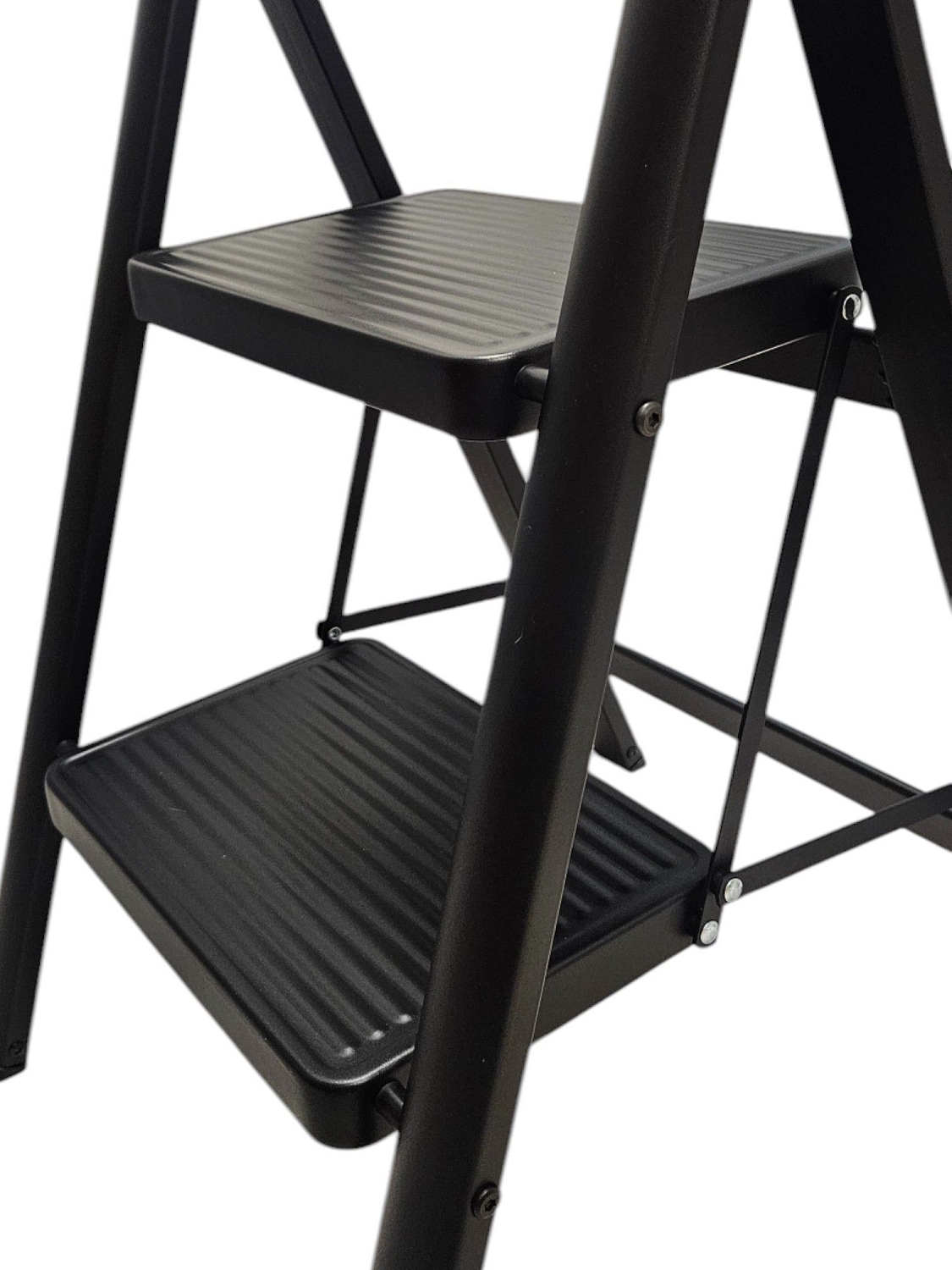 Стремянка стальная, черная 2 широкие ступени