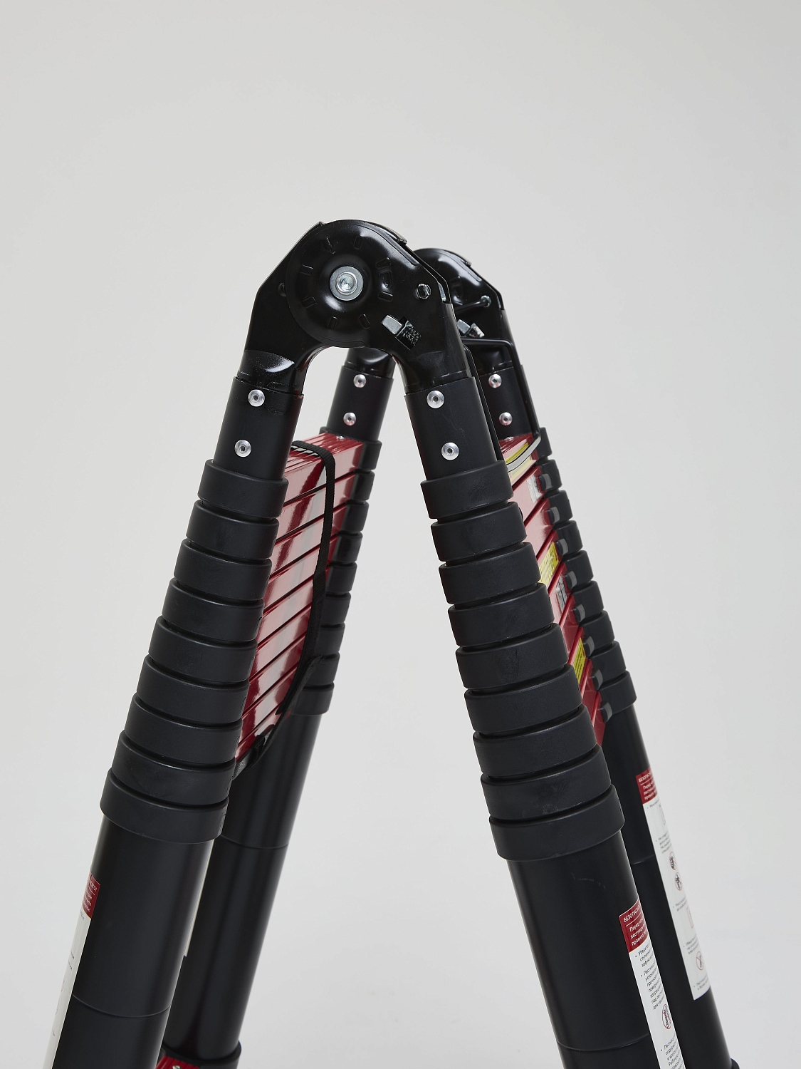 Лестница-стремянка телескопическая WORKY BLACK 4,4м/8,8м, 11+11 ступеней