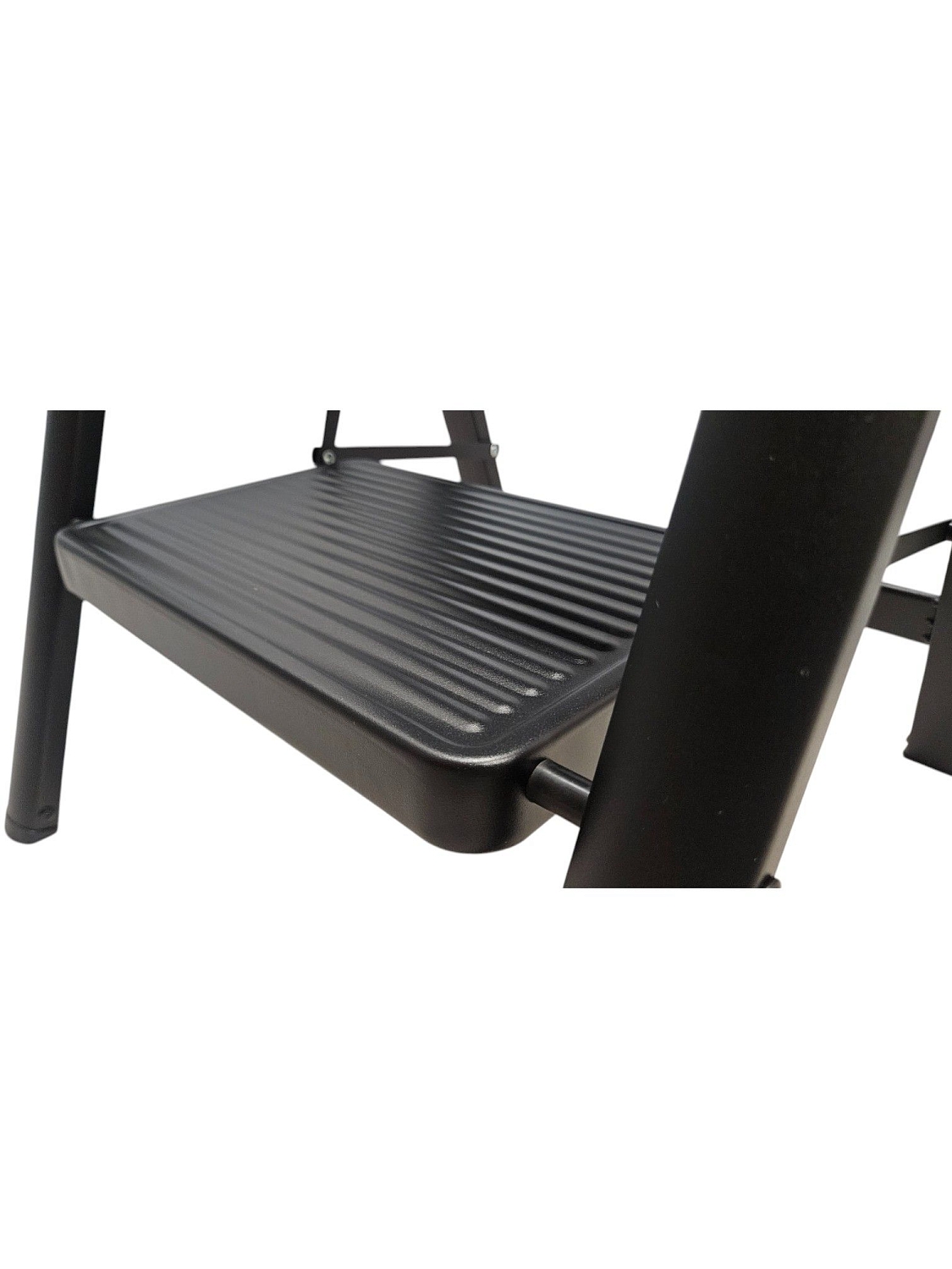 Стремянка стальная, черная 2 широкие ступени